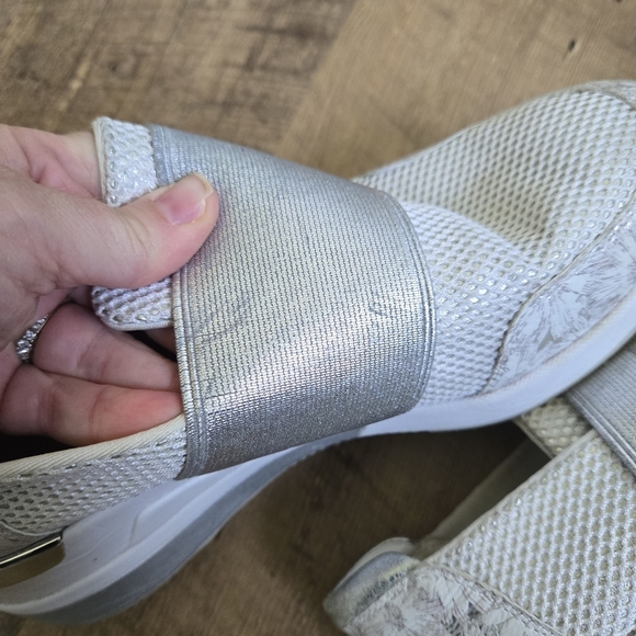 Michael Kors Women's 7m White Slip-On Sneakers - Picture 9 of 11